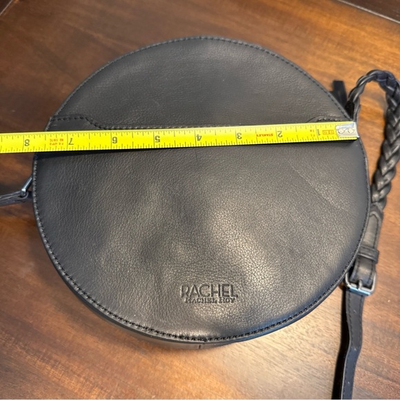 Rachel Roy Womens Circle Crossbody Adj. Strap Blk Pebbled Leather EUC B - Picture 3 of 11